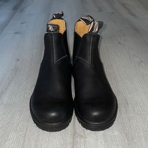 New Blundstones 558 black leather chelsea boots